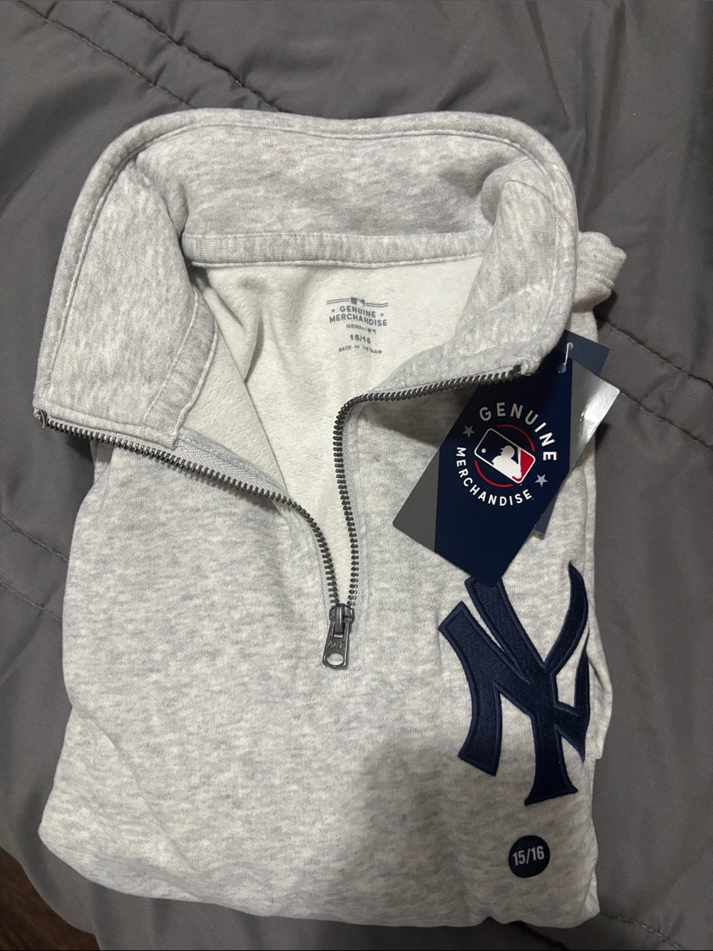 Genuine Merchandise New York Yankees Light Gray Quarter-Zip Sweatshirt